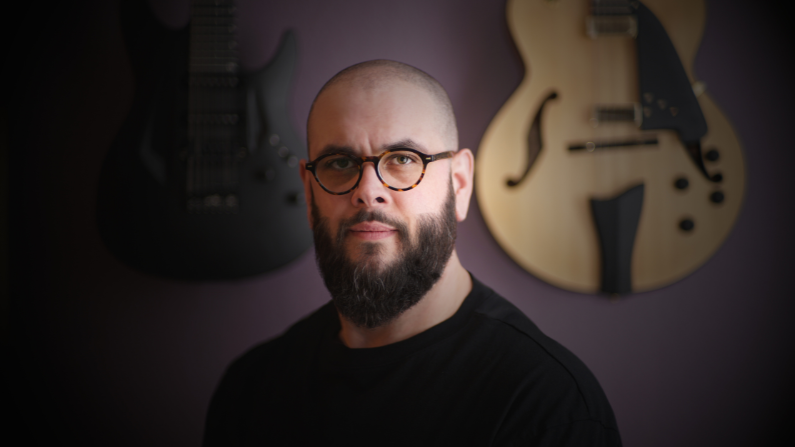 JESSE ZURETTI FINDS UNBEATABLE SUPPORT FROM ULTIMATE SUPPORT SYSTEMS APEX KEYBOARD STANDS